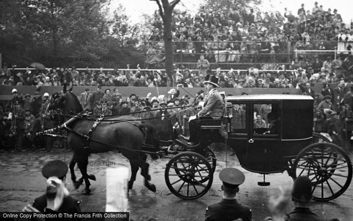Photo of London, George VI Coronation, Coach In Parade 1937