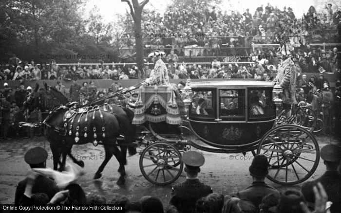 Photo of London, George VI Coronation, Coach In Parade 1937