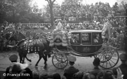 George VI Coronation, Coach In Parade 1937, London