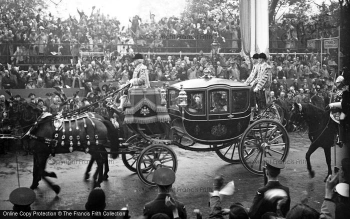 Photo of London, George VI Coronation, Coach In Parade 1937