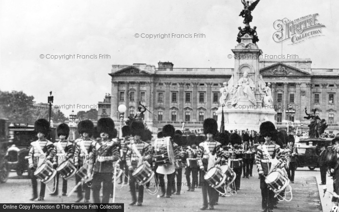 Photo of London, Guards In The Mall c.1935