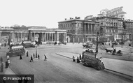 Hyde Park Corner, The Screen And Apsley House c.1908, London