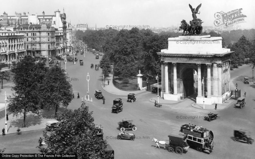 London, Hyde Park Corner, the Wellington Arch 1915
