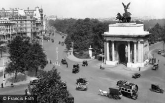 London, Hyde Park Corner, the Wellington Arch 1915