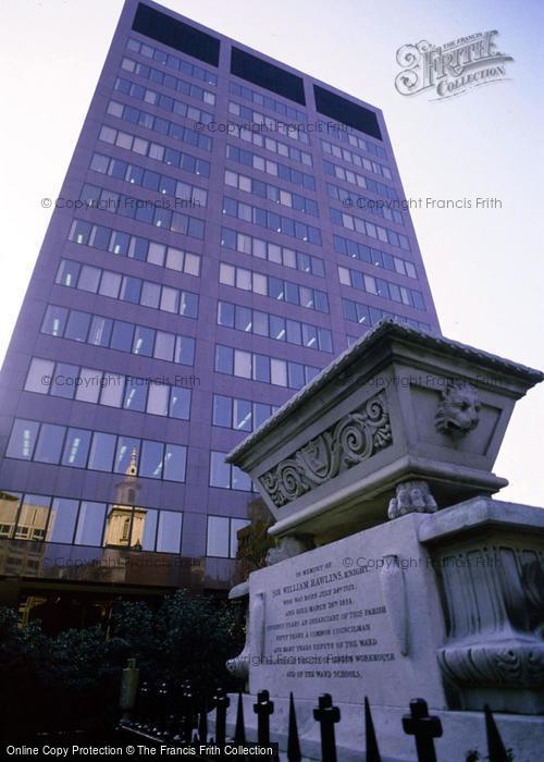 Photo of London, In St Botolph's Churchyard, Bishopsgate c.1990