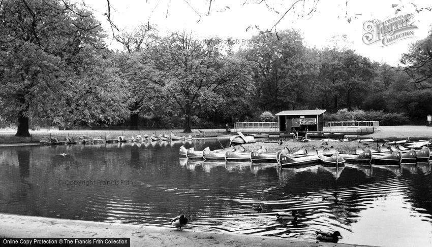 London, Kiddies Boating Lake, Regent's Park c1965