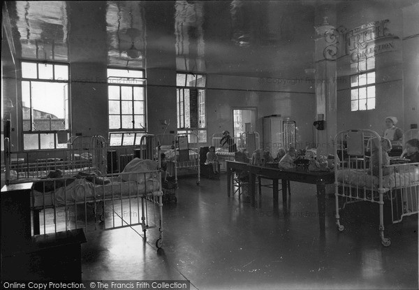 Photo of London, Lady Iris Ward, Princess Beatrice Hospital c.1950