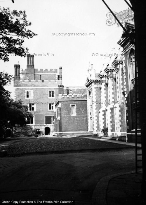 Photo of London, Lambeth Palace c.1950