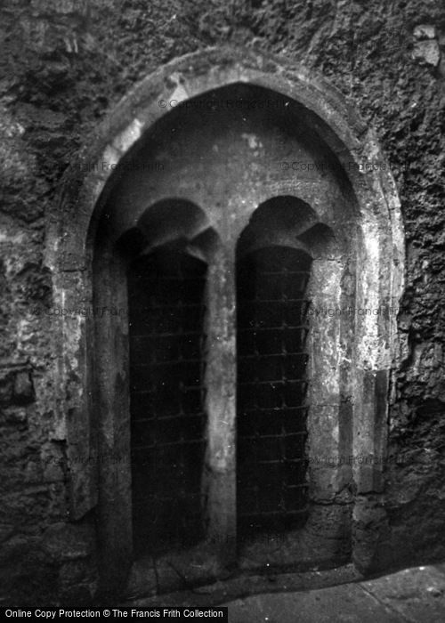 Photo of London, Lambeth Palace, Window c.1950