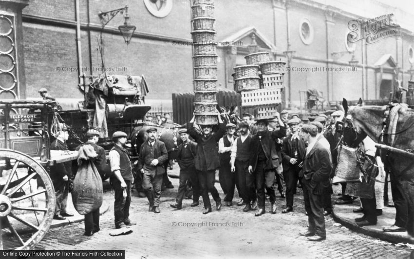 London, Market Porters at Covent Garden 1900