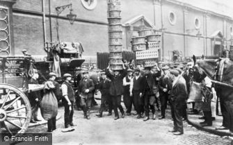 London, Market Porters at Covent Garden 1900
