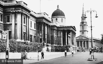 London, National Gallery and St Martin-in-the-Fields c1950