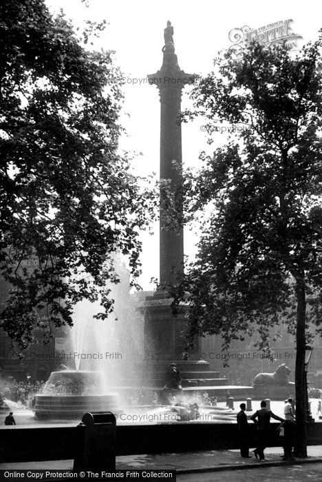 Photo of London, Nelson's Column c.1950