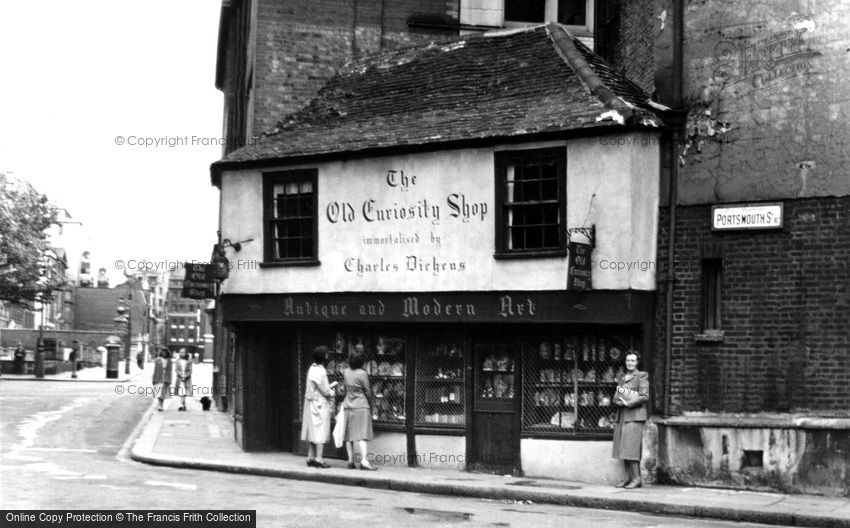 London, Old Curiosity Shop c1955