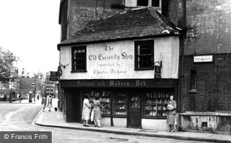 London, Old Curiosity Shop c1955