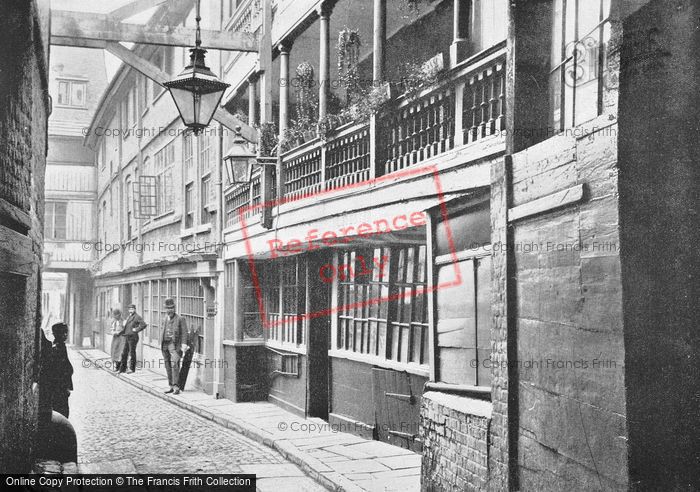 Photo of London, Old George Inn c.1895