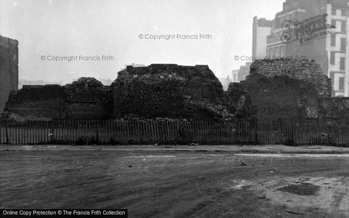 Photo of London, Old Roman Wall 1953