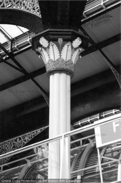 Photo of London, Papyrus Bundle Column 2004