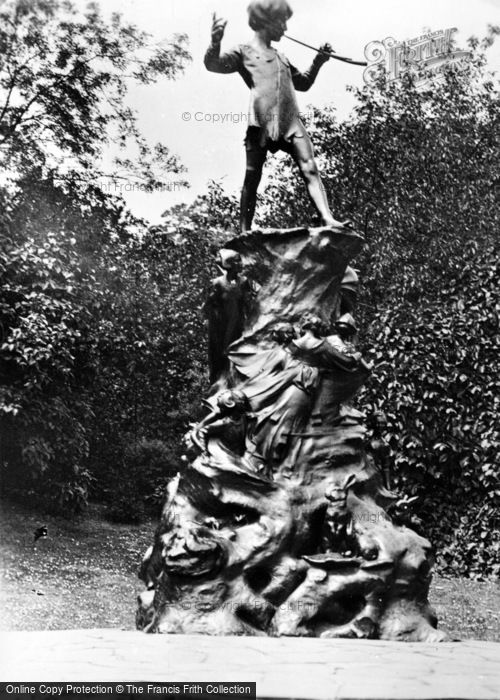 Photo of London, Peter Pan's Statue c.1949