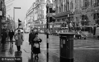 London, Piccadilly c1964