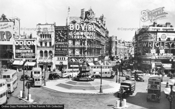 Photo of London, Piccadilly Circus 1949