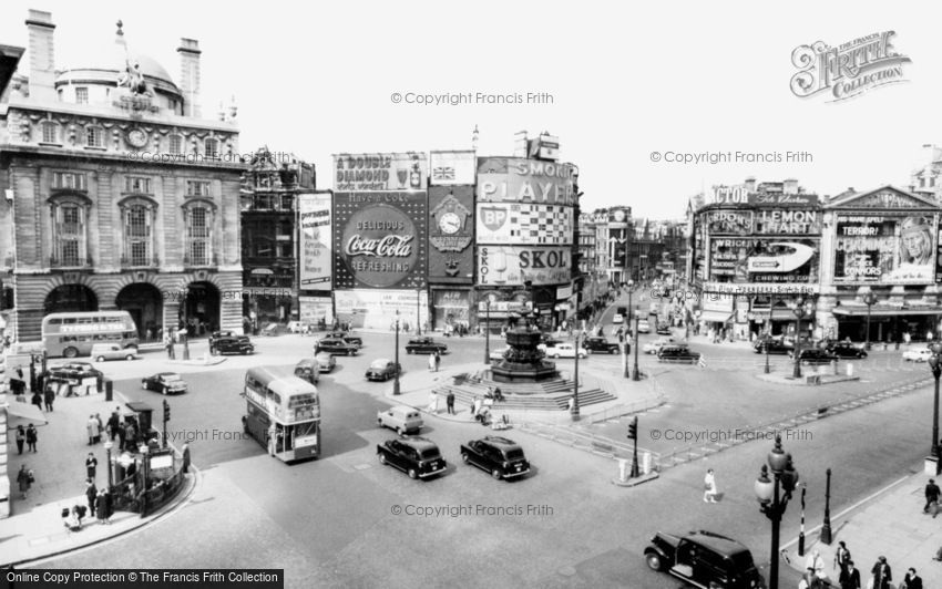 London, Piccadilly Circus 1962