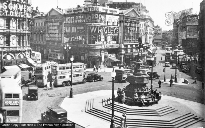 Photo of London, Piccadilly Circus c.1949