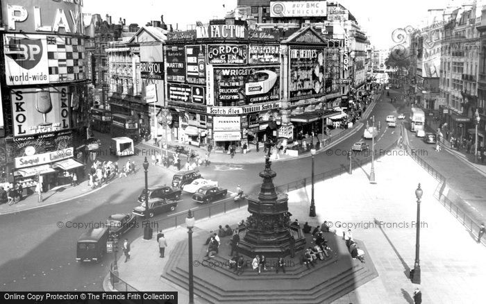 Photo of London, Piccadilly Circus c.1964
