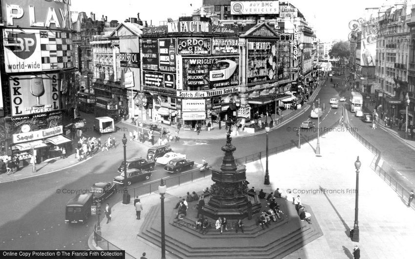 London, Piccadilly Circus c1964