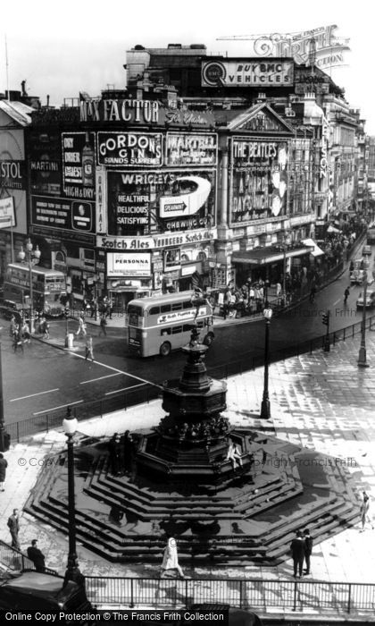 Photo of London, Piccadilly Circus c.1964