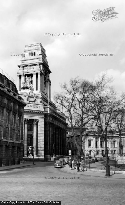 London, Port of London Authority Building c1955