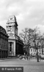 London, Port of London Authority Building c1955