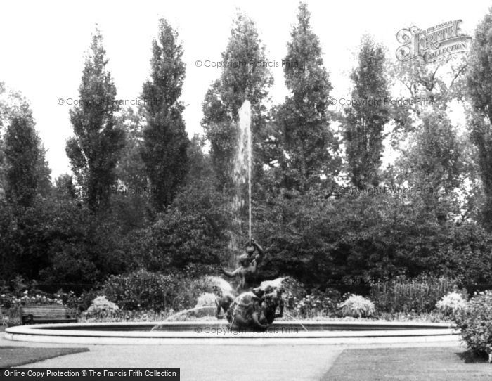 Photo of London, Queen Mary Gardens c.1965