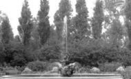 London, Queen Mary Gardens c1965