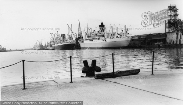 Photo of London, Queen Victoria Docks c.1965