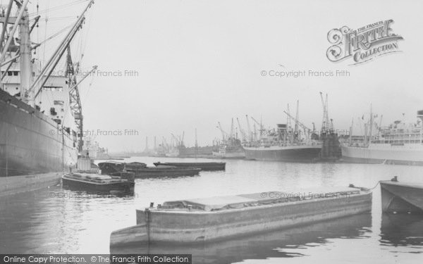 Photo of London, Queen Victoria Docks c.1965
