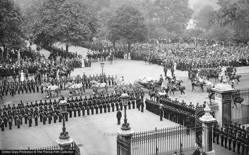 London, Queen Victoria Leaving Buckingham Palace, Jubilee Day 1897