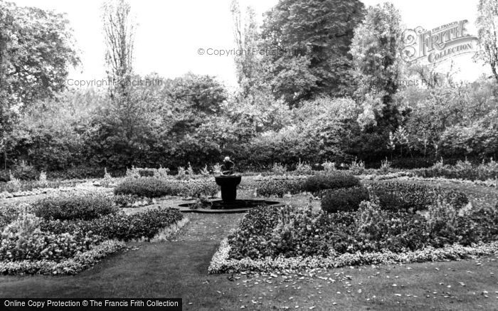 Photo of London, Regent's Park, Queen Mary Gardens c.1965