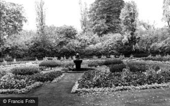 London, Regent's Park, Queen Mary Gardens c1965