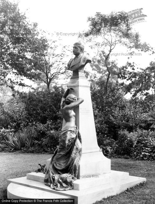 Photo of London, Sir Arthur Sullivan's Monument c.1905