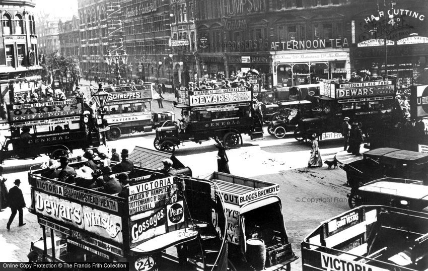 London, St Giles Circus 1910
