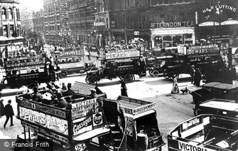 London, St Giles Circus 1910