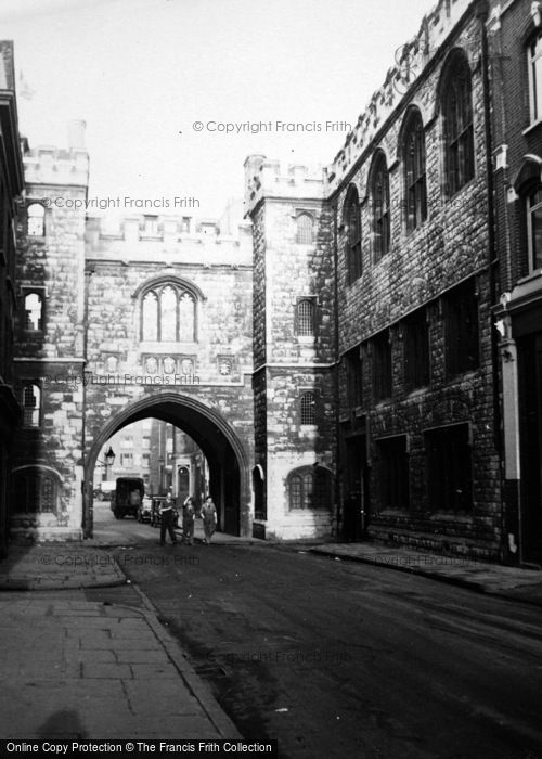Photo of London, St John's Gate, Clerkenwell c.1950