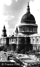 London, St Paul's Cathedral c1960