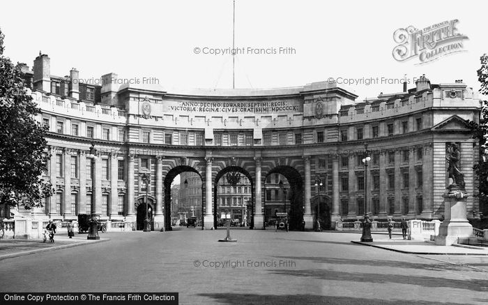 Photo of London, The Admiralty Arch c.1920