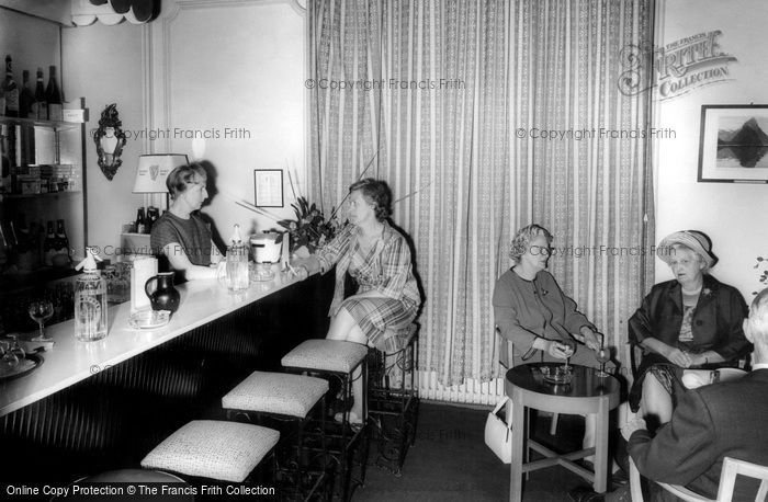 Photo of London, The Bar, St John House, Eaton Place c.1960