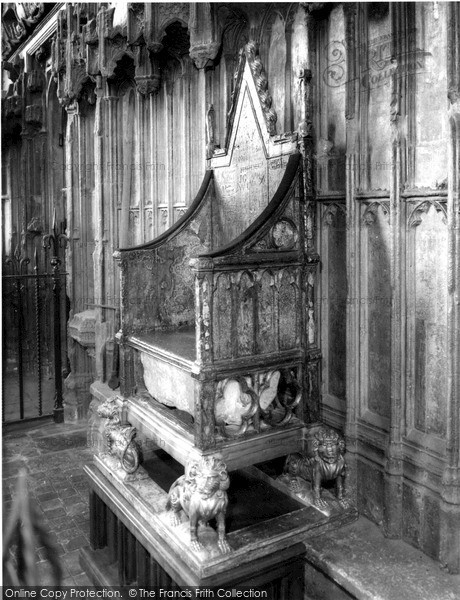 Photo of London, The Coronation Chair, Westminster Abbey c.1955