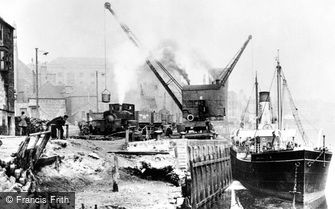 London, the Docks, Thames Wharf c1900