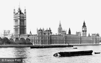 London, the Houses of Parliament c1910