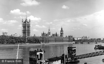 London, the Houses of Parliament c1955